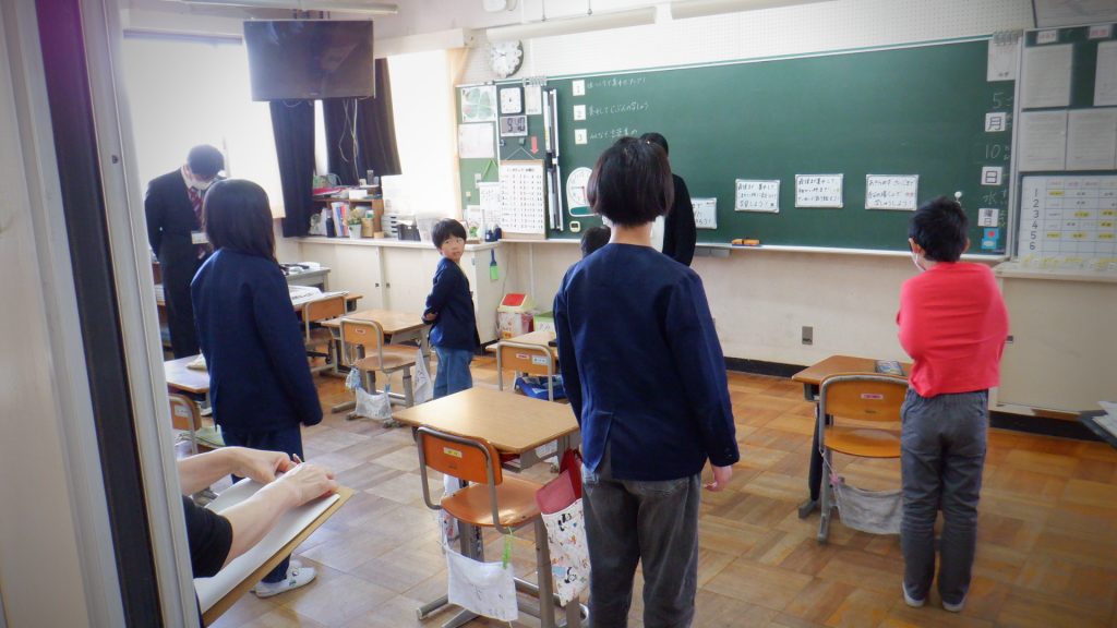 職員、わかば学級の授業を参観しました。(5月10日) 長浜市立南郷里小学校